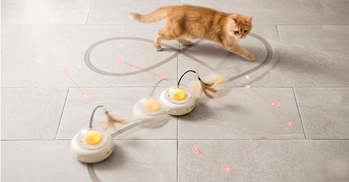 PurrSaucer Moves Unpredictably to Outsmart Your Cat